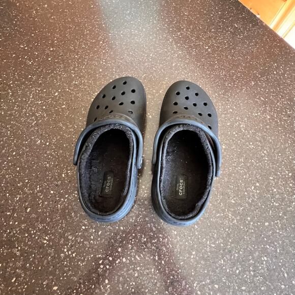 Crocs Faux Fur Lined Clogs Black size M5 W7 Shoes Dual Comfort Slip On 203591 - Picture 11 of 12